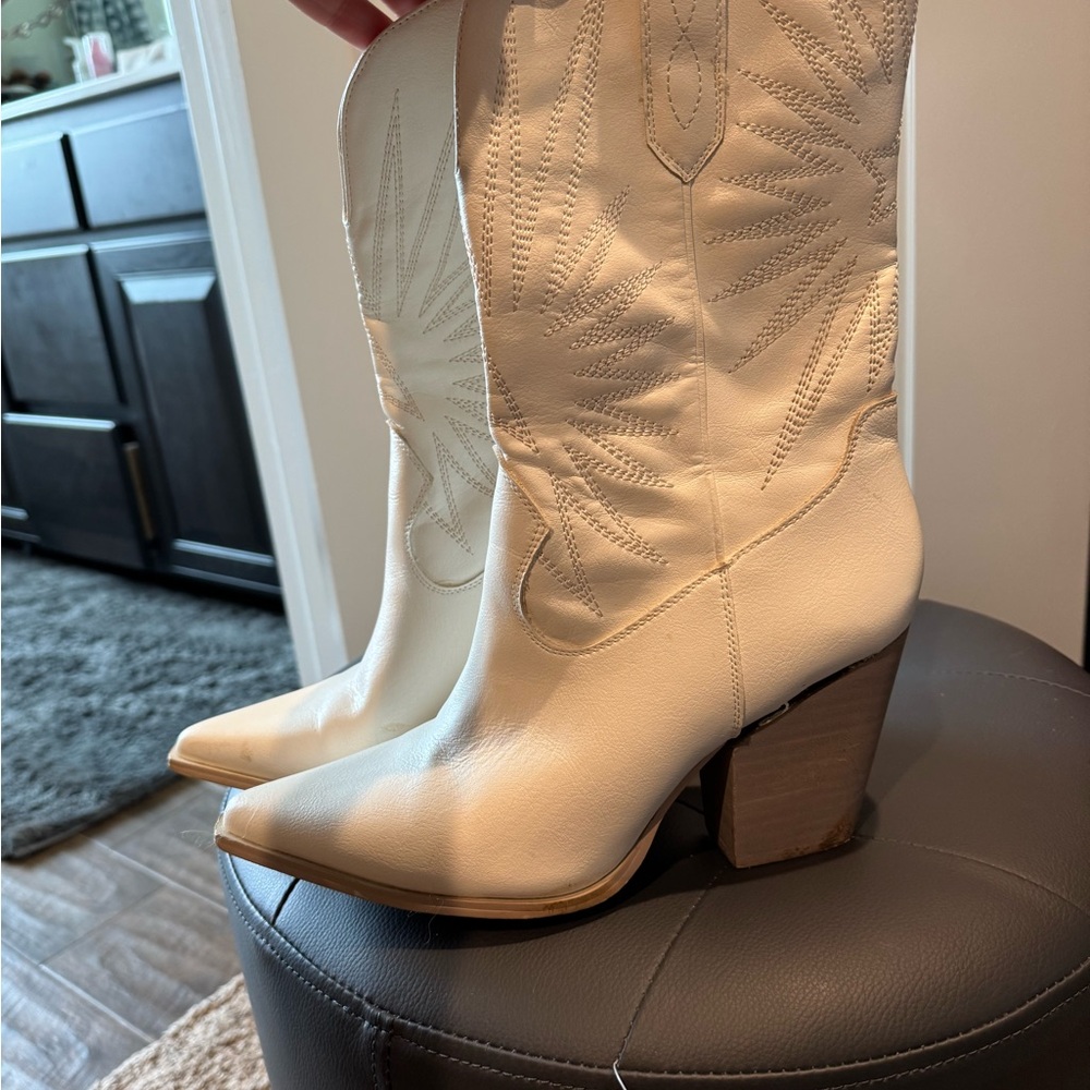 White heeled cowgirl boots